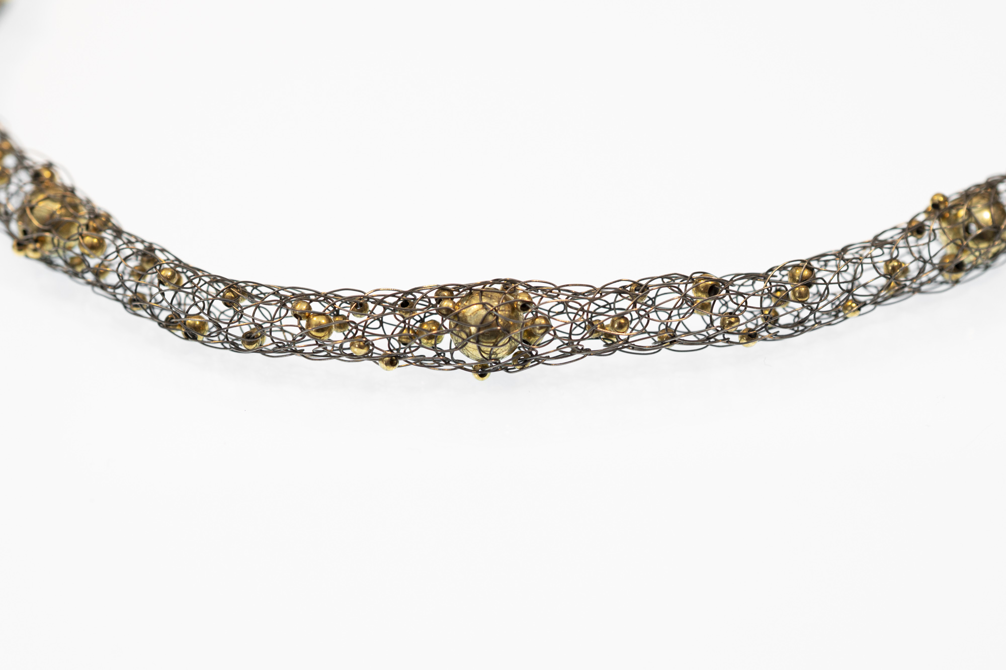 titan mit gold detail